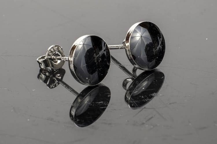 Usos y propiedades del Rodio en joyería